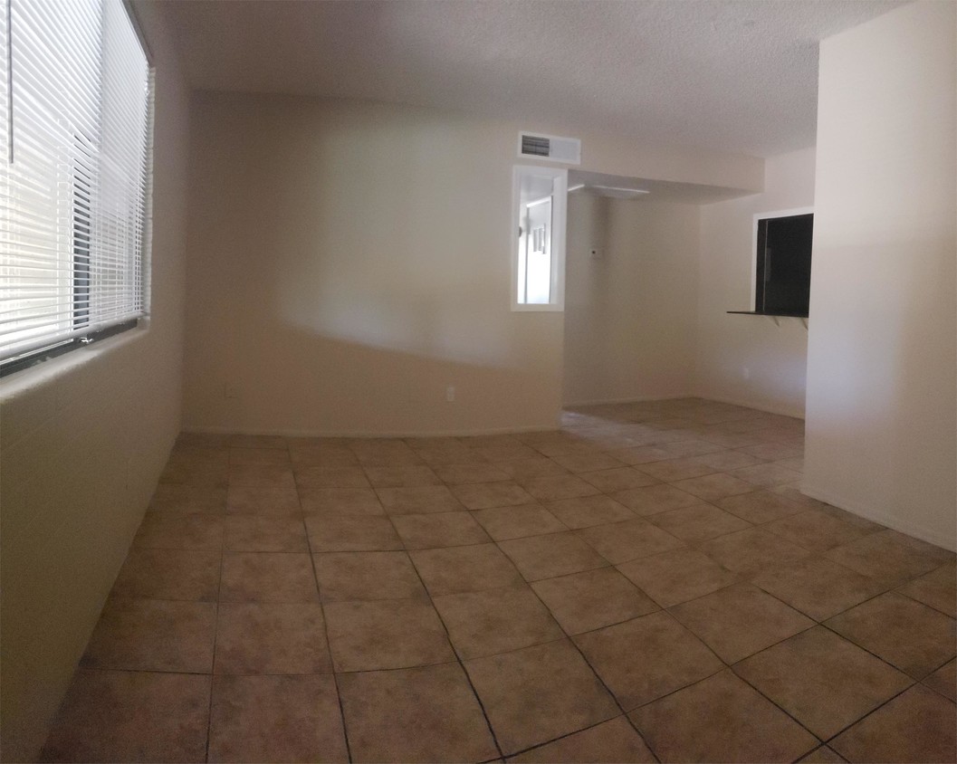 Primary Photo - 809 E Vogel Ave