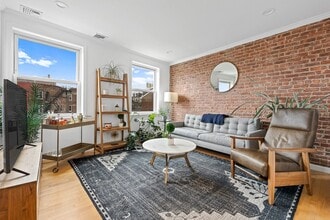 Building Photo - 464 Hanover St