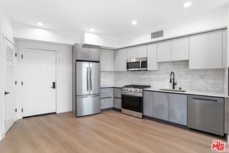 Building Photo - 160 Chestnut St