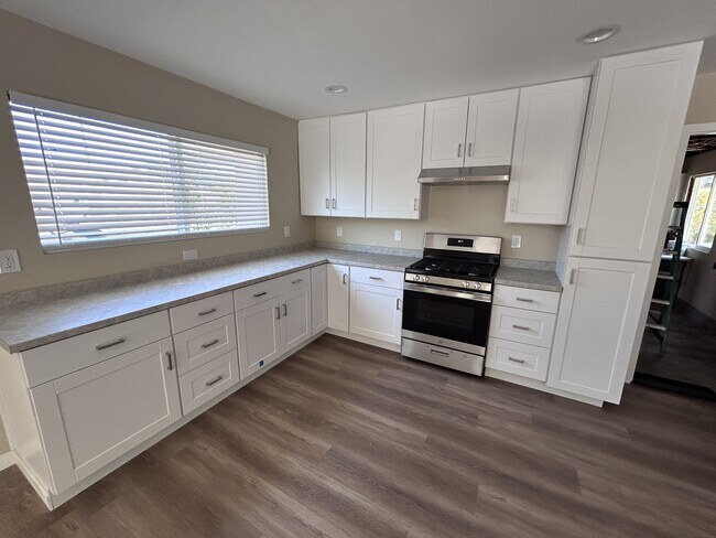 Foto del edificio - 1557 Southwood Dr