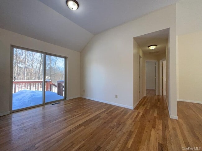 Building Photo - 2 Fieldstone Dr