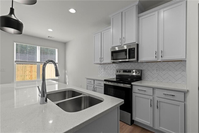 Foto del edificio - 2527 Riverside Rd