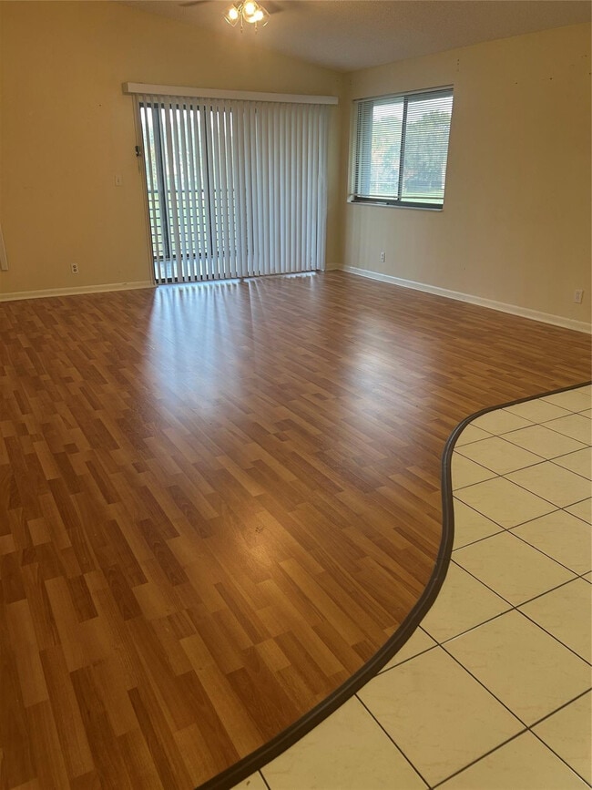 Foto del edificio - 9321 SW 23rd St