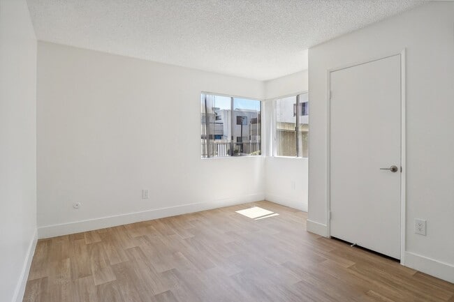 Building Photo - Terre at Creek