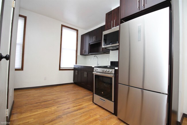 Building Photo - 1 br, 1 bath Apartment - 144 Suydam St