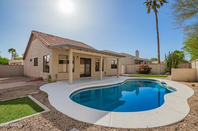 Foto del edificio - 14601 N Kings Way