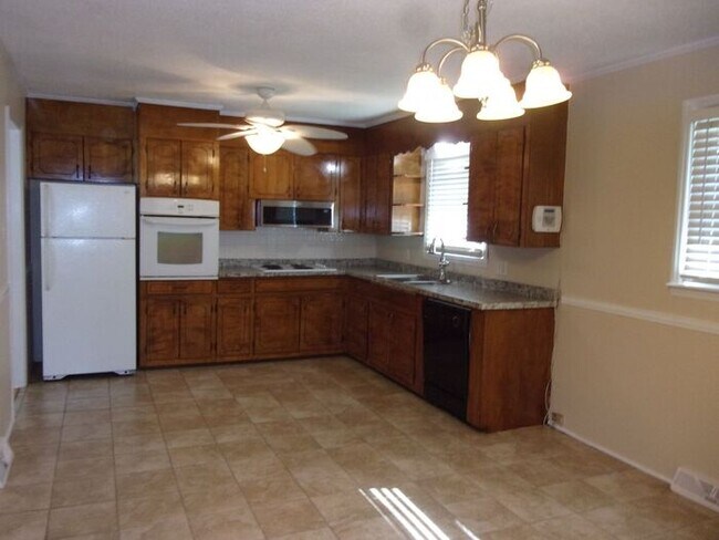 Foto del edificio - 3 Bedroom 2 Bath Beautifully Renovated Home in Lancaster