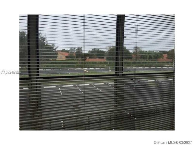 Foto del edificio - 3310 Pinewalk Dr N