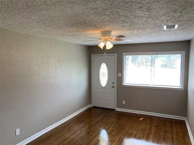 Building Photo - 1307 Armor Ave