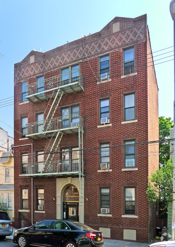 Primary Photo - 1723 E 15th St