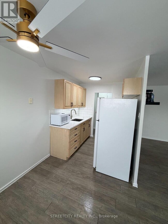 Building Photo - 1830 Dumont St