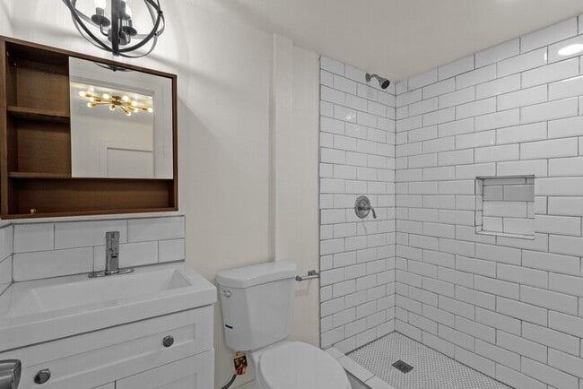 Building Photo - Brand NEW EVERYTHING!!. 2 BED in the heart of downtown Phoenix