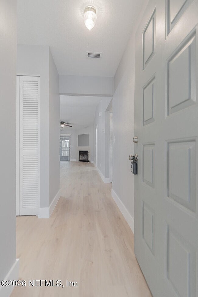 Building Photo - 2131 Sea Hawk Dr