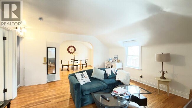 Photo du bâtiment - 826 Michigan Ave