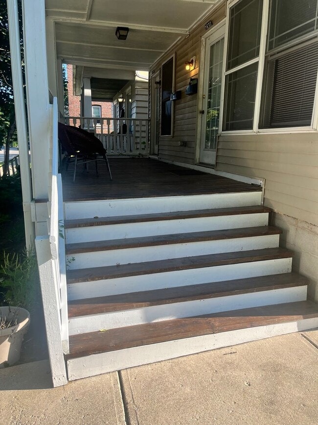 Building Photo - Bright & Spacious 1 Bedroom Lower in Milwaukee’s Upper East Side