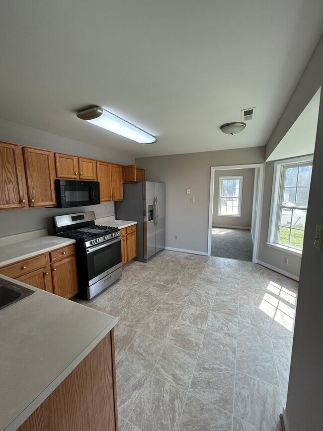 Foto del edificio - $2545- SPACIOUS 4 BEDROOM 2.5 BATH HOME IN GLEN ALLEN