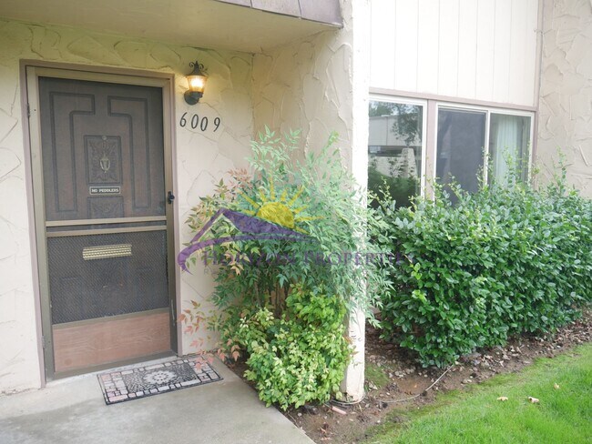 Foto del edificio - 3 Bed 2.5 Bath 1,380 sqft Townhome in Carm...