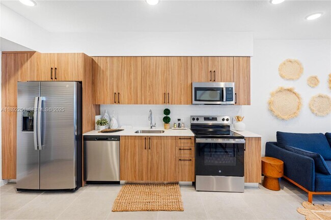 Photo - 525 N Ocean Blvd Apartment