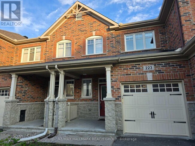 Building Photo - 223 Livery St