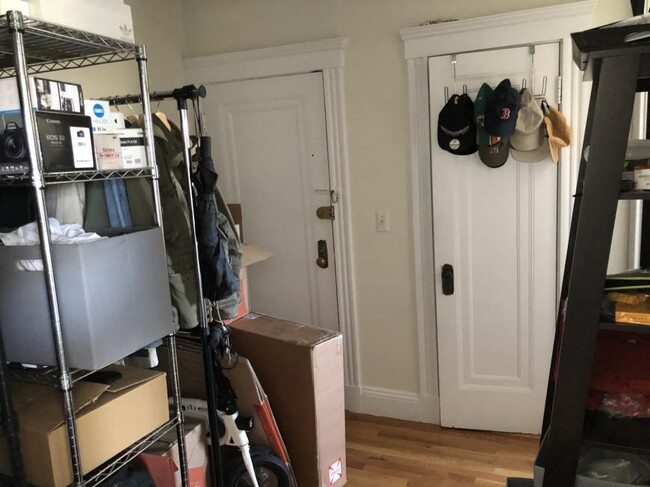 Building Photo - bedroom in Boston MA 02215
