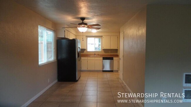 Foto del edificio - 759 N Cloverleaf Loop