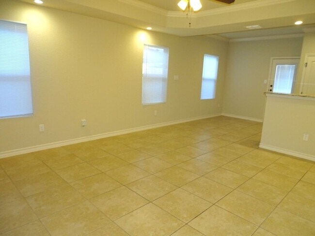 Foto del edificio - 6639 Mia Way #101, San Antonio, TX. 78233