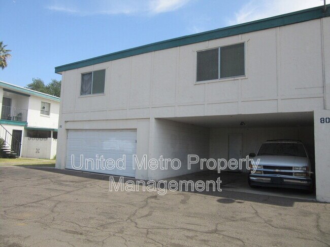 Building Photo - 2132 W Glenrosa Ave