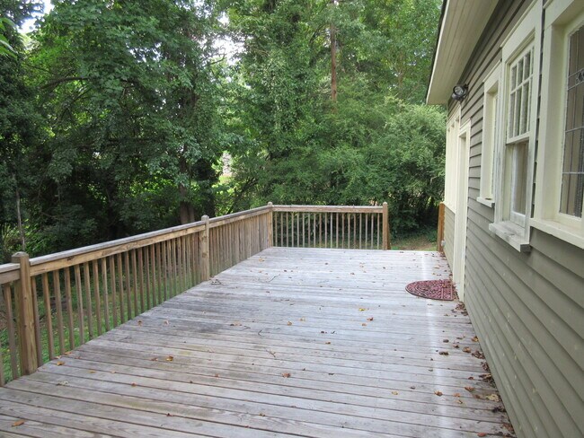 Building Photo - Recently Remodeled Home In Washington Park!