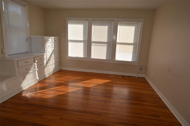 Foto del edificio - 4201 Birchman Ave