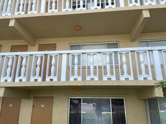Foto del edificio - 600 Village Green Ct
