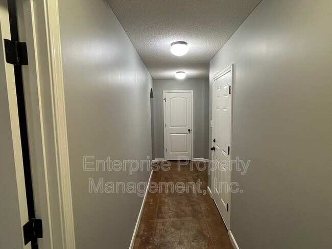 Foto del edificio - 9404 Eckley Pl