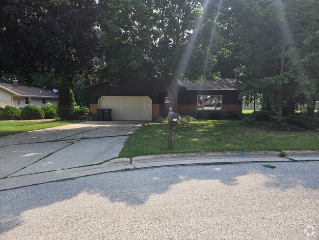 Building Photo - 753 Karasan Ct