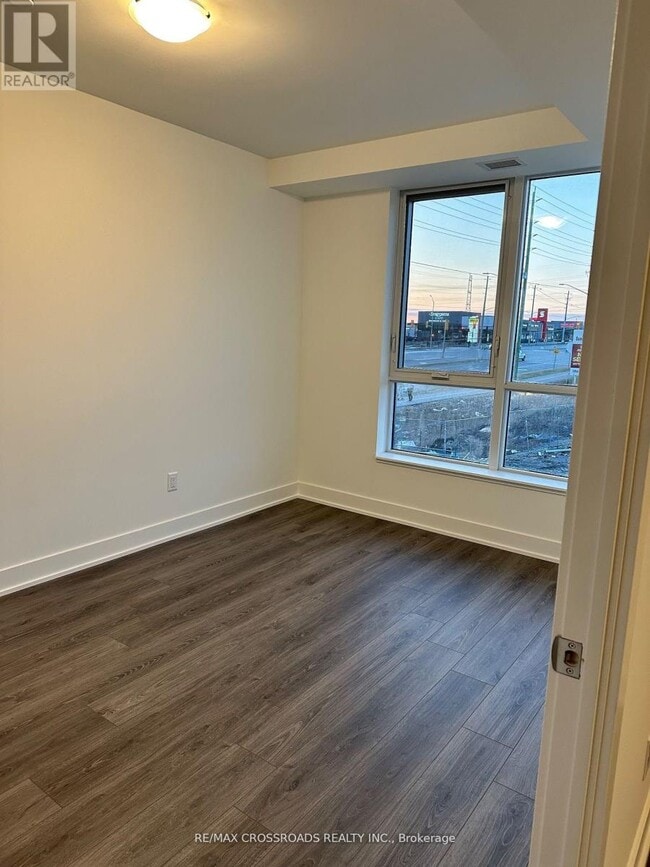 Photo du bâtiment - 2545 Simcoe St N