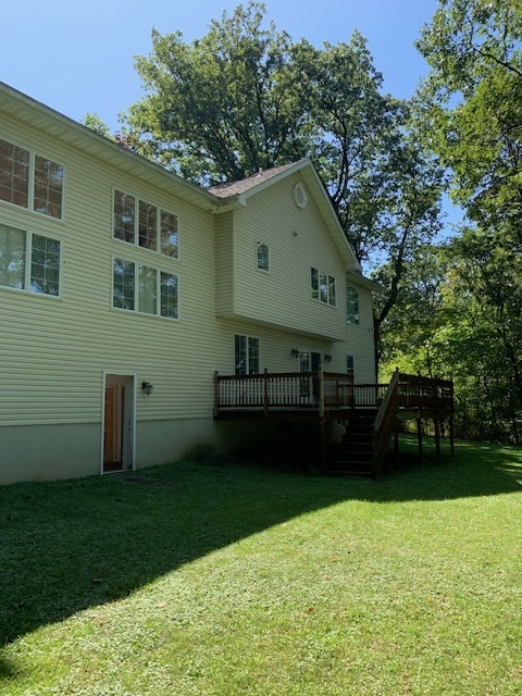 DECK OVERLOOKING BACKYARD - 21 Addison Pl