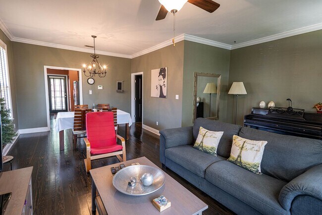 Building Photo - Cozy Midtown 3 Bed / 2 Bath Retreat!