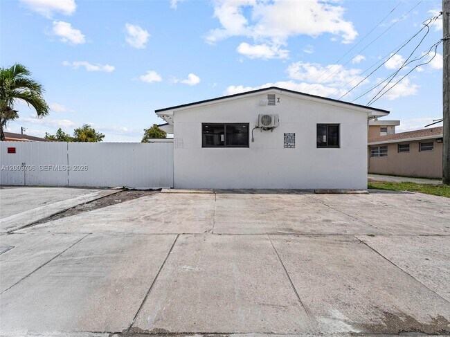 Foto del edificio - 1366 W 29th St