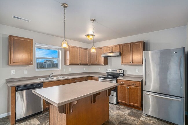 Building Photo - Beautiful Neighborhood with Newer Home for...
