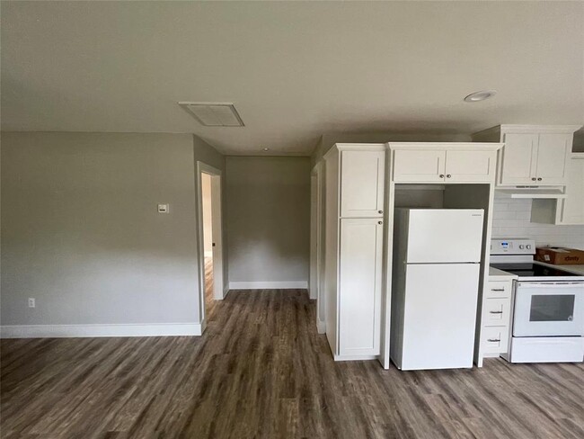 Building Photo - 14905 Sage Thrasher Dr