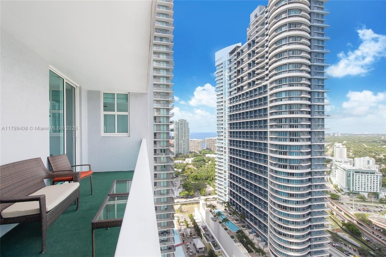 Primary Photo - 1250 S Miami Ave