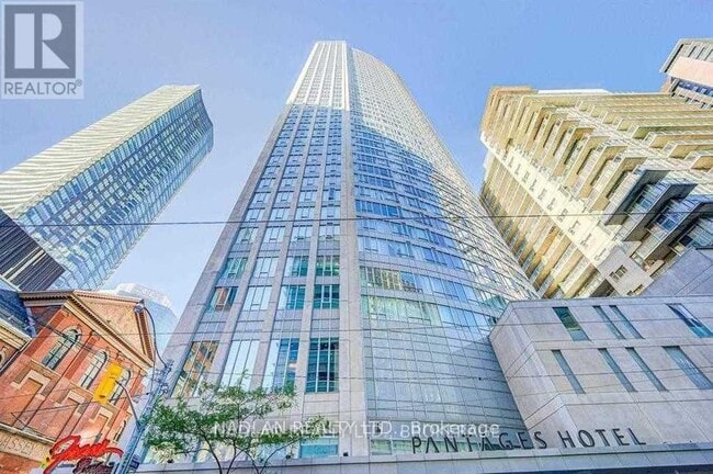 Photo du bâtiment - 210 Victoria St