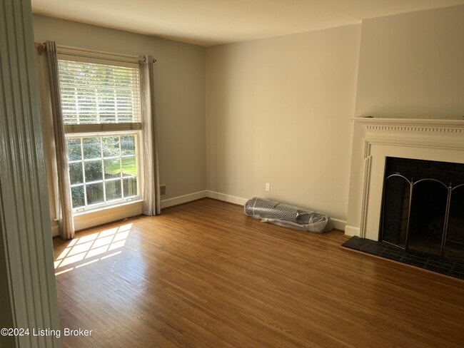 Building Photo - 3914 1/2 Elmwood Ave