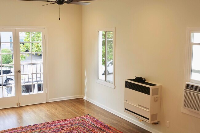 Living Room - 920 E Garfield Ave