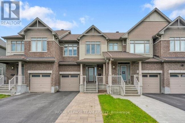 Building Photo - 174 Hawkshaw Cres