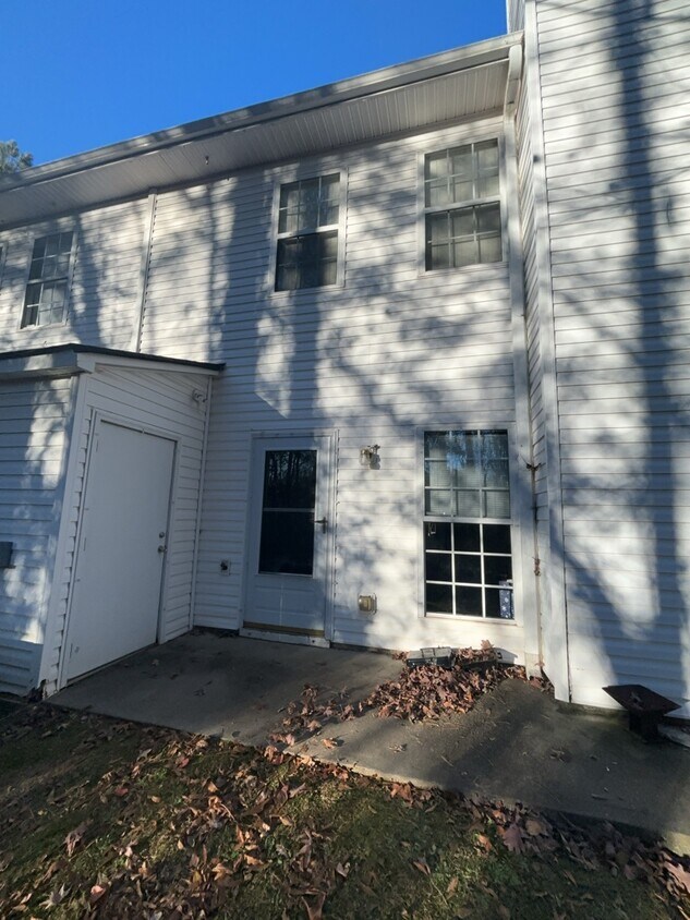 Building Photo - 1688 Camden Forrest Way