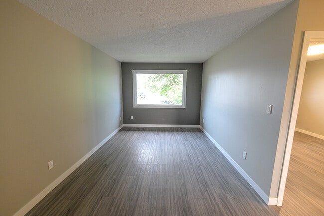 Building Photo - 9319-93109 109 Ave