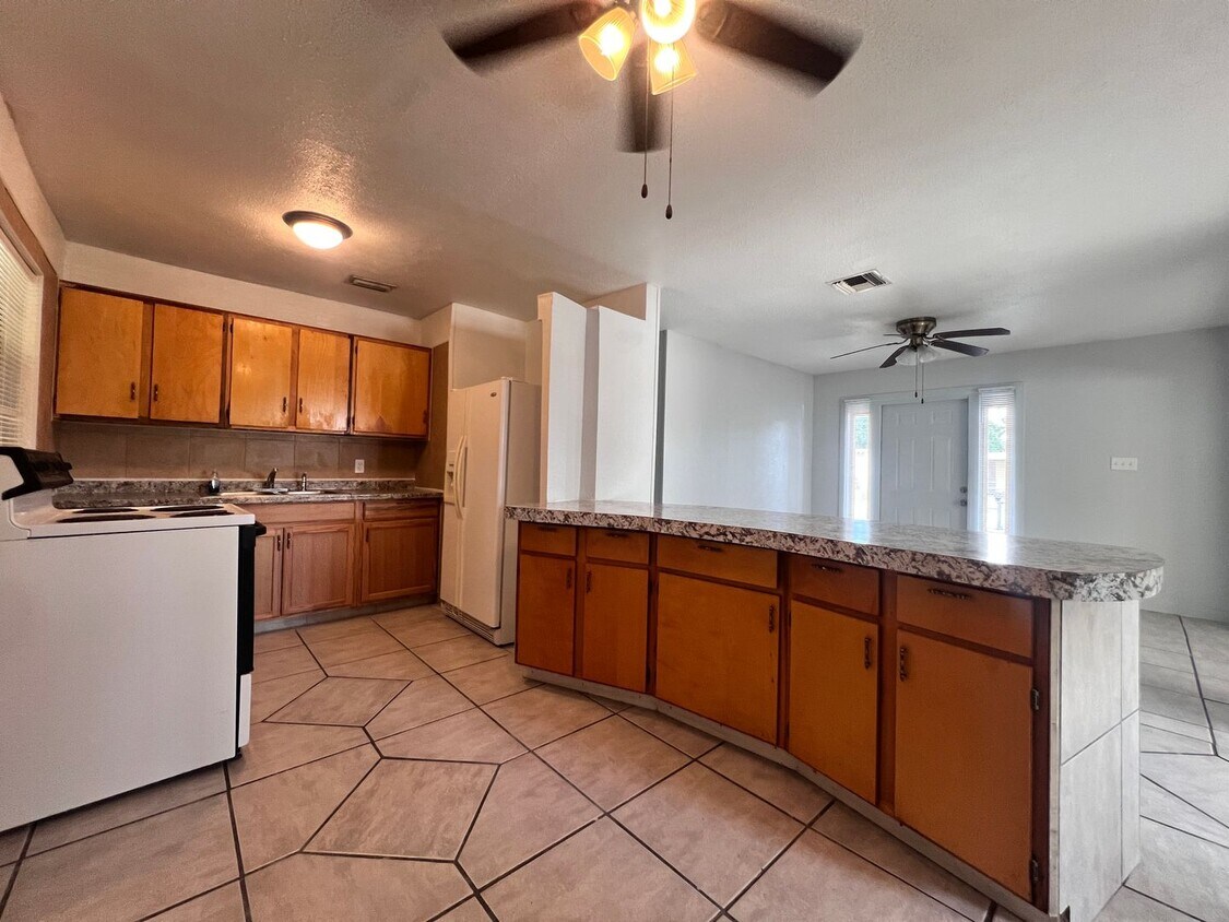 Foto principal - Charming 3 bed 1 bath Single Family Home w...