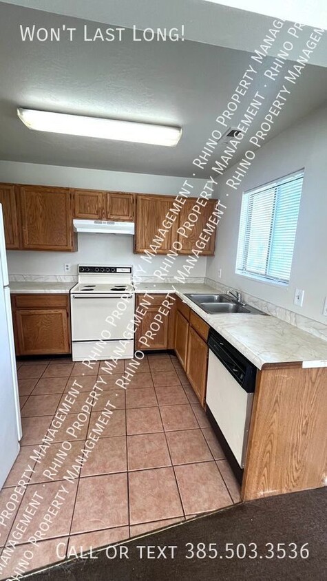 Primary Photo - 2 Bedroom/2 Bathroom Apartment in Kearns