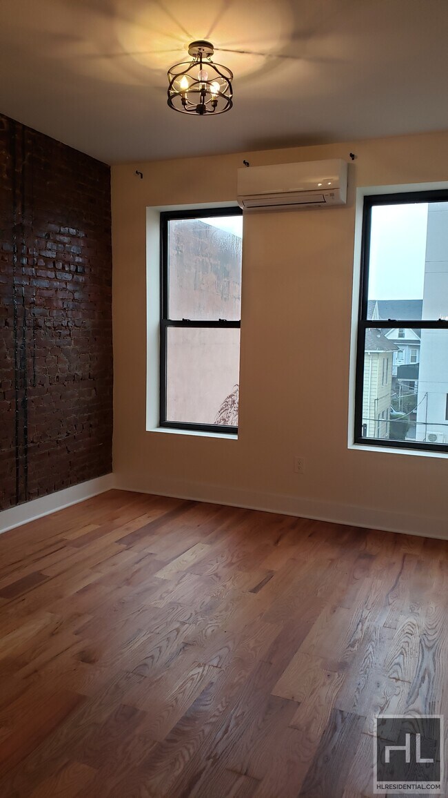 Building Photo - 1273 Rogers Ave