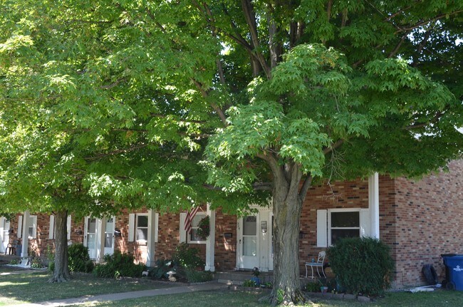 All Brick 8 Suite Building - 520 S Shore Ct