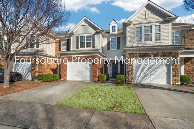 Building Photo - Townhome | Back Patio/ Privacy Fence | One...